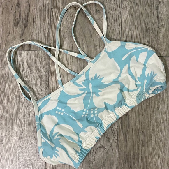 Carve Designs Swim Top Size Medium - Picture 1 of 2